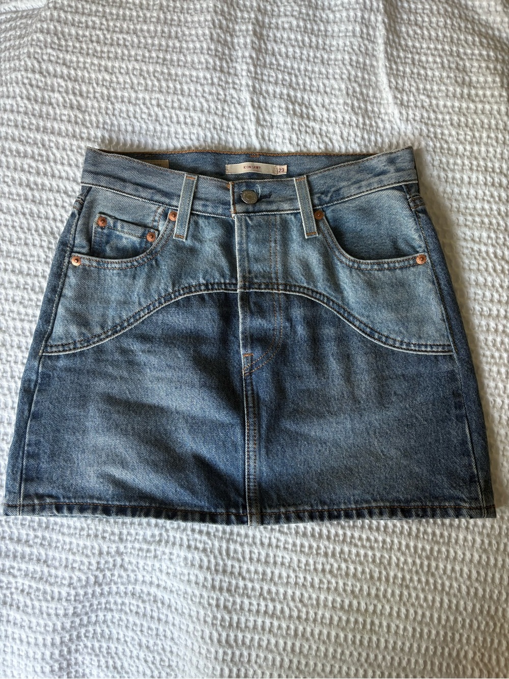 Levi’s Icon Skirt Sz 23